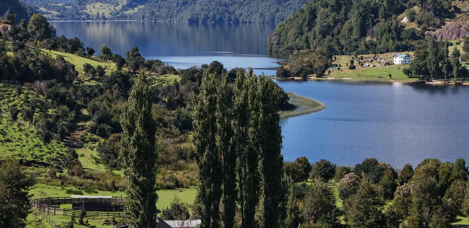 Vista aérea del fundo y Lago Portales